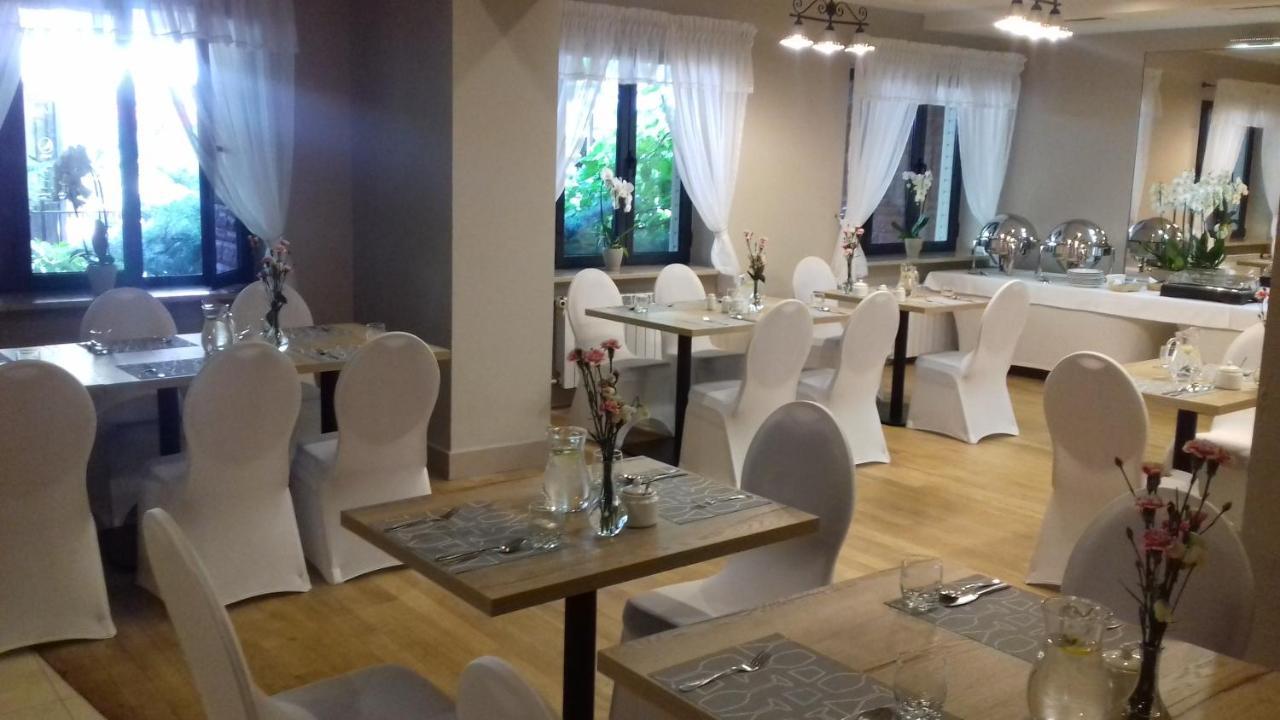 Hotel Echo Cedzyna Екстер'єр фото